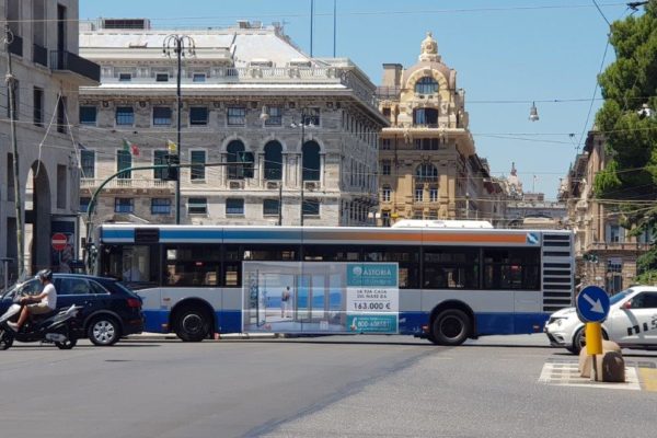 Pubblicità tabelle adesive autobus Genova