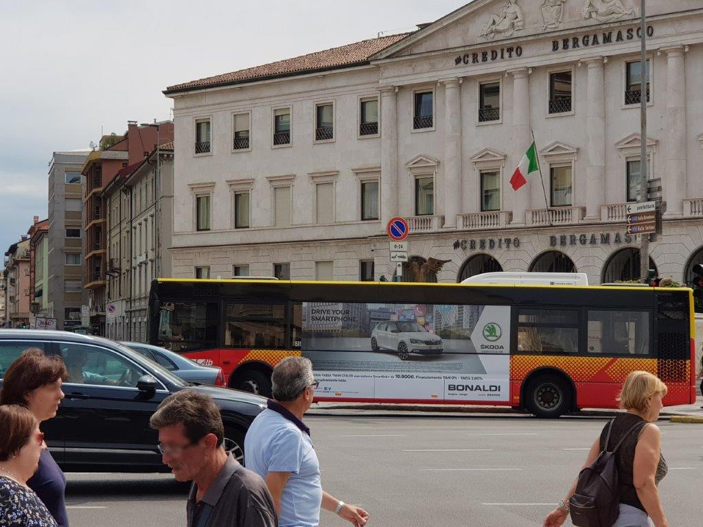 Maxi Retro Maxi Side Mini Side Pubblicit su autobus